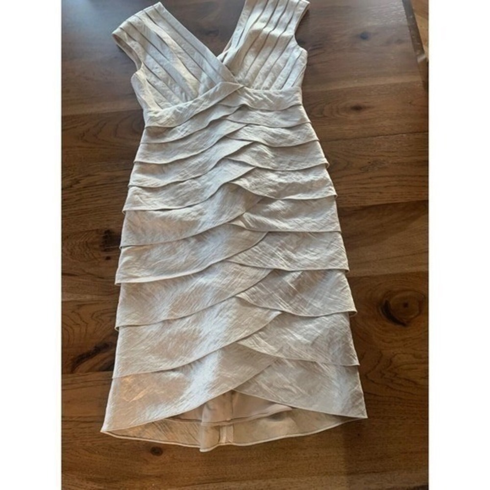 ADRIANNA PAPELL LADIES BEAUTIFUL CASCADING LAYERED SHEATH DRESS - SIZE 4 - Picture 3 of 14